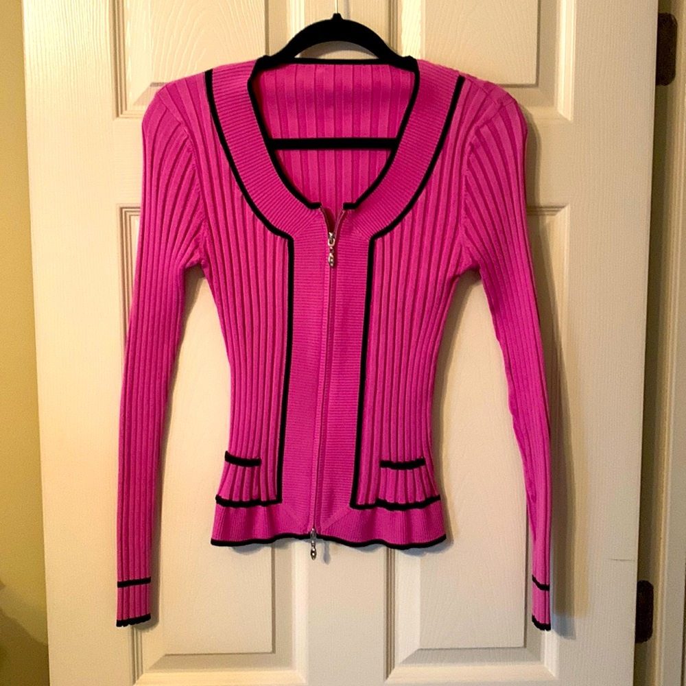 Pink and black ribbed sweater with full zipper